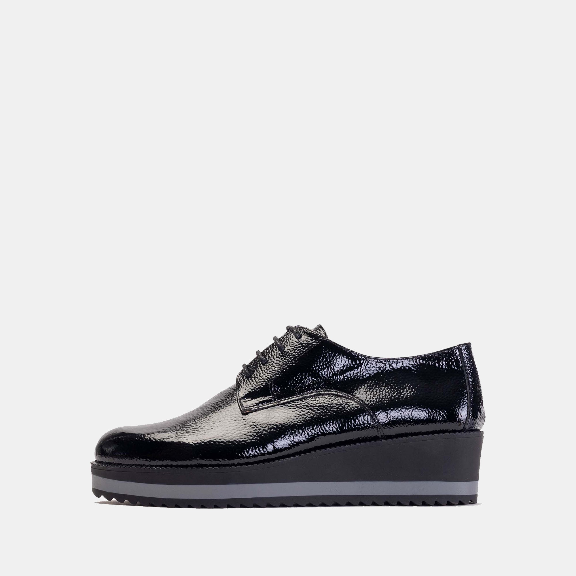 '577 chaussure en cuir vernis Noir