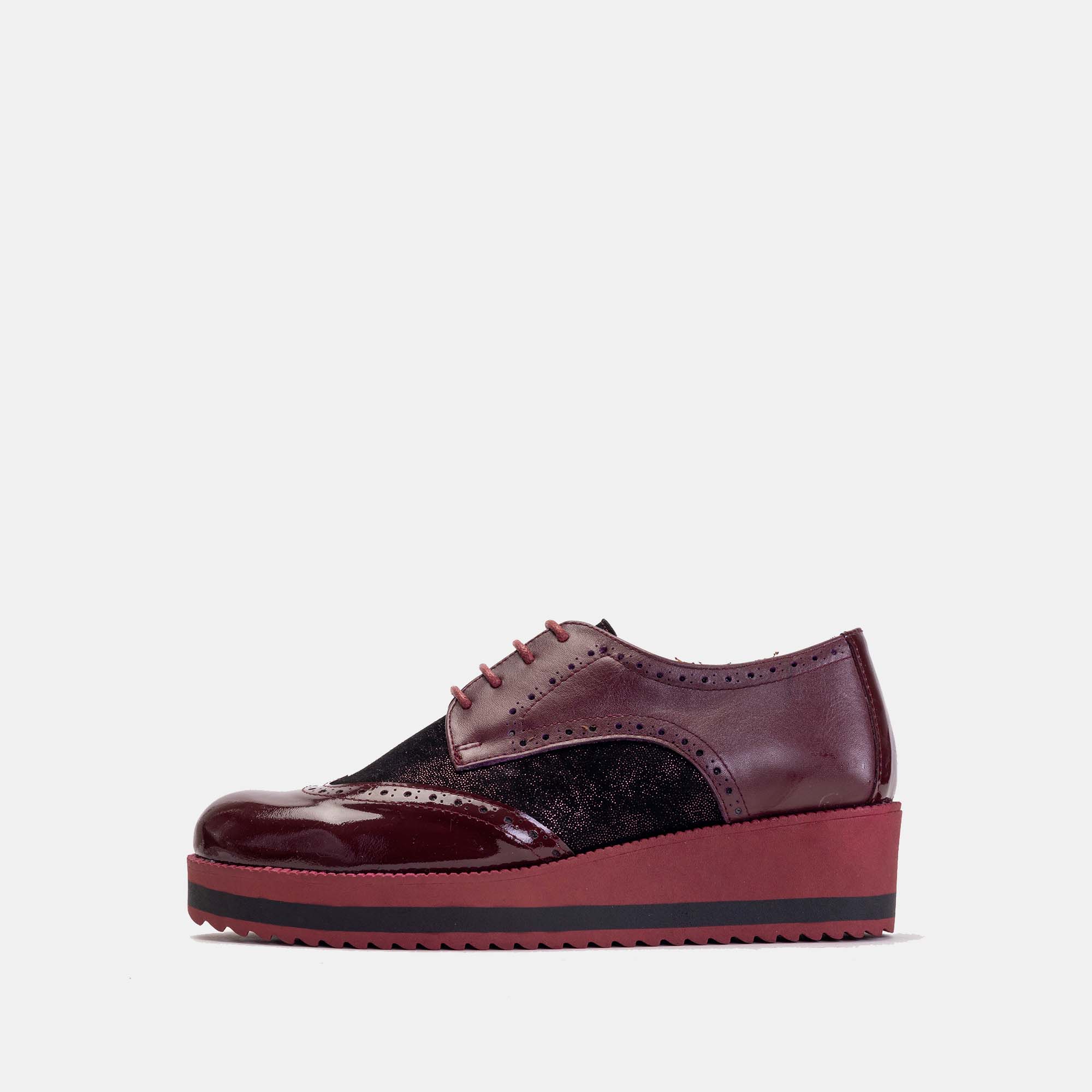 ''579 Chaussure en cuir vernis Bordeaux