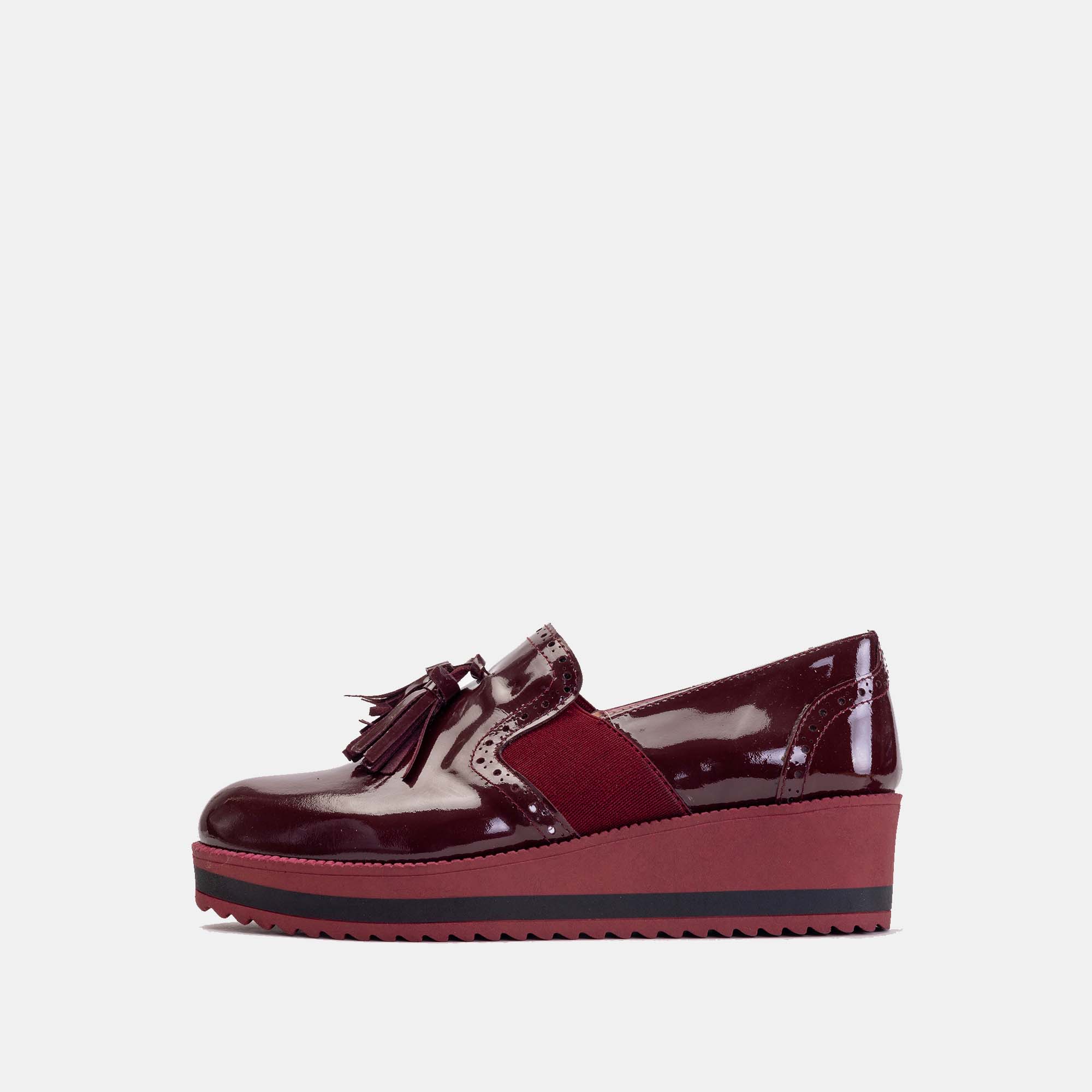 ''573 Chaussure en cuir vernis Bordeaux