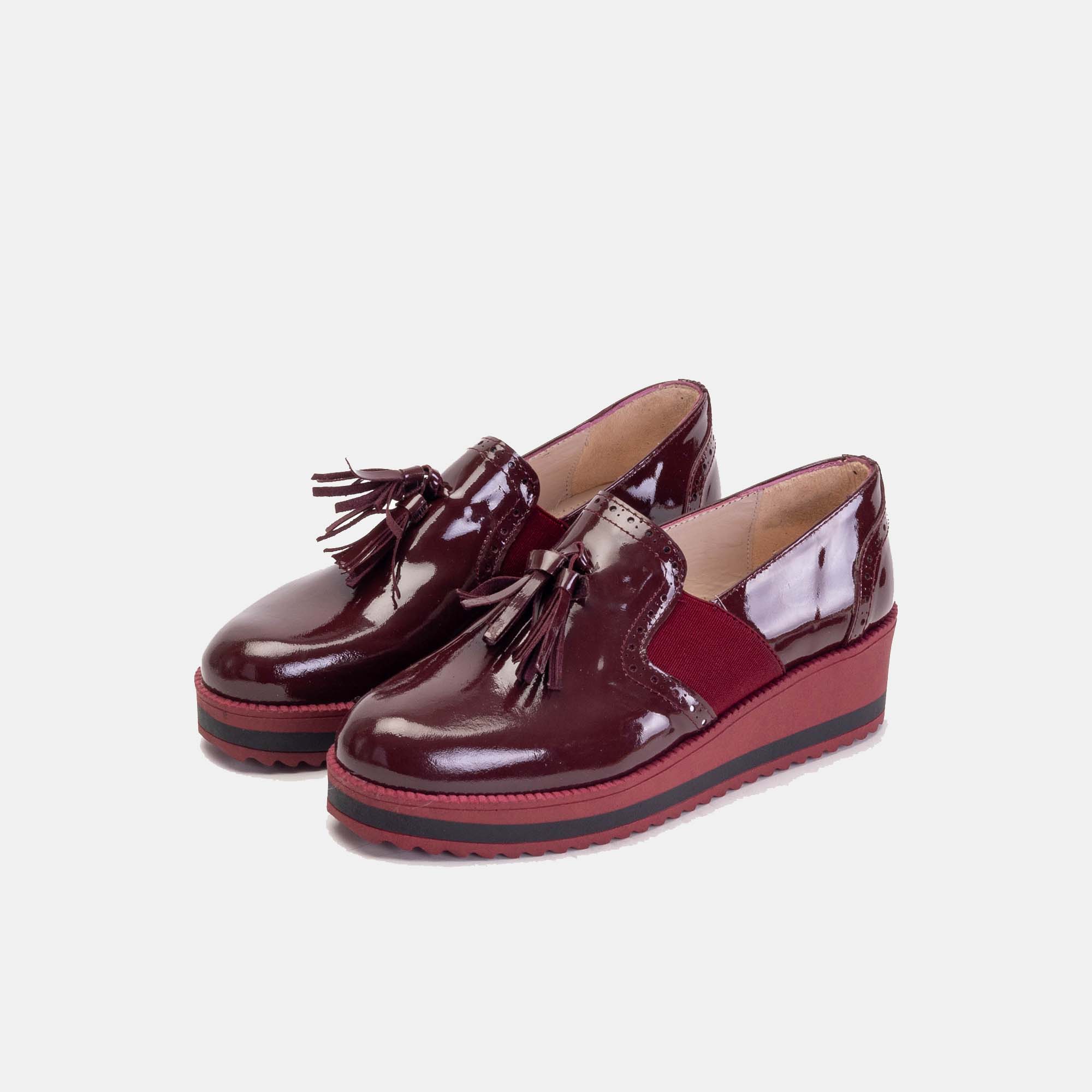 ''573 Chaussure en cuir vernis Bordeaux