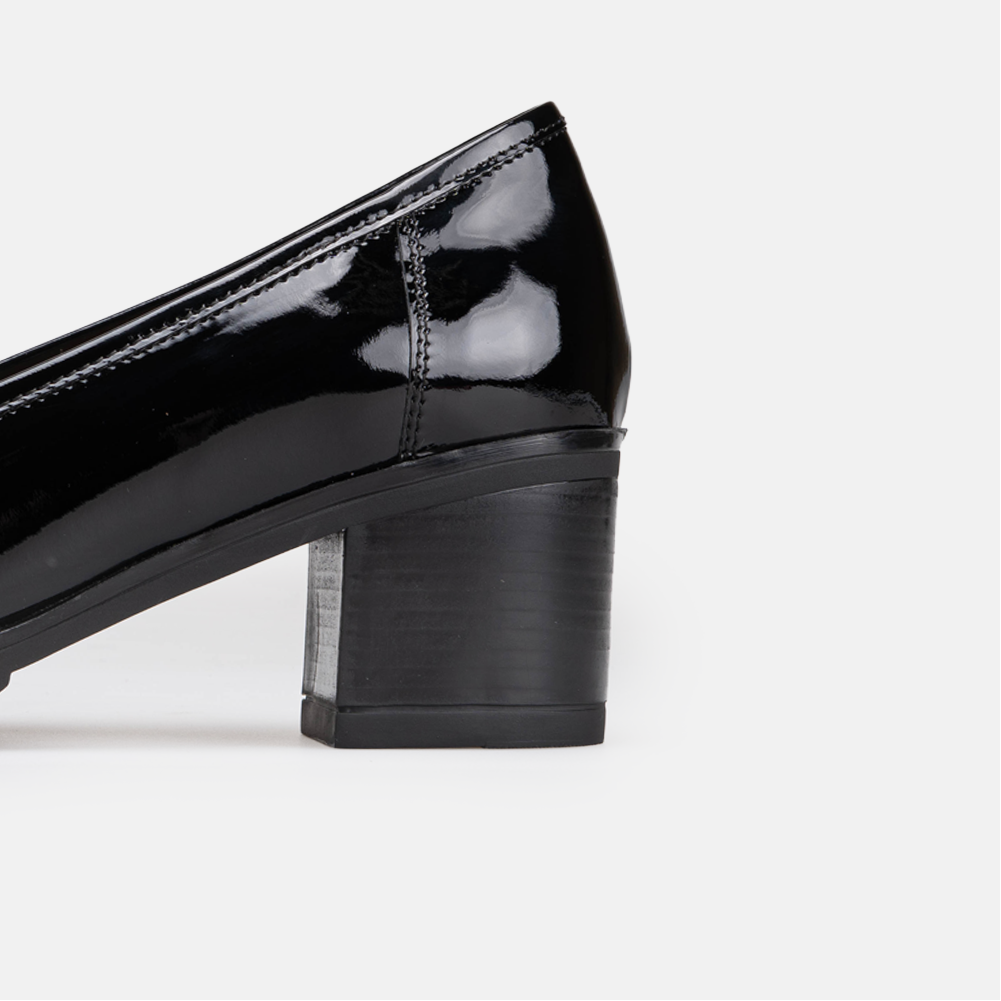 ''806 black patent leather shoe