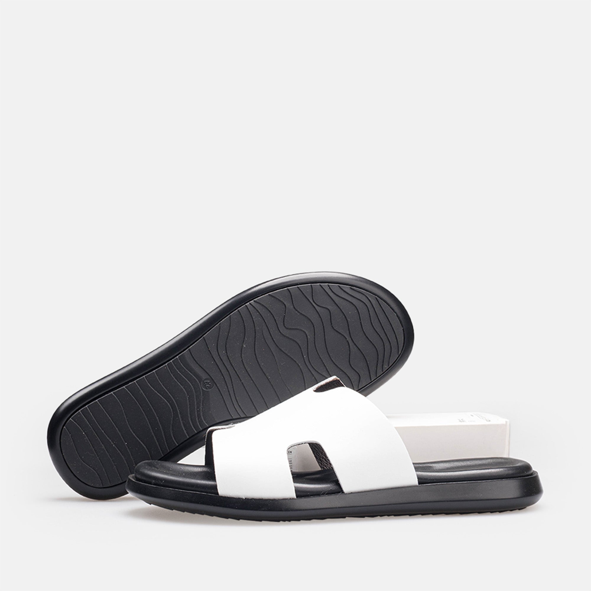 صندل فولزاك 5405 جلدي أبيض