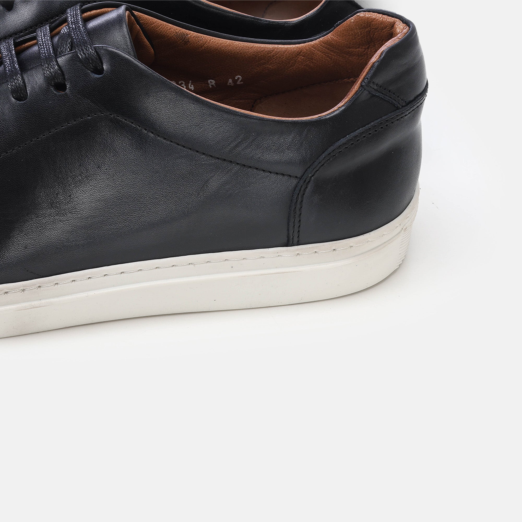 Volzak 5334 Black Leather Sneakers