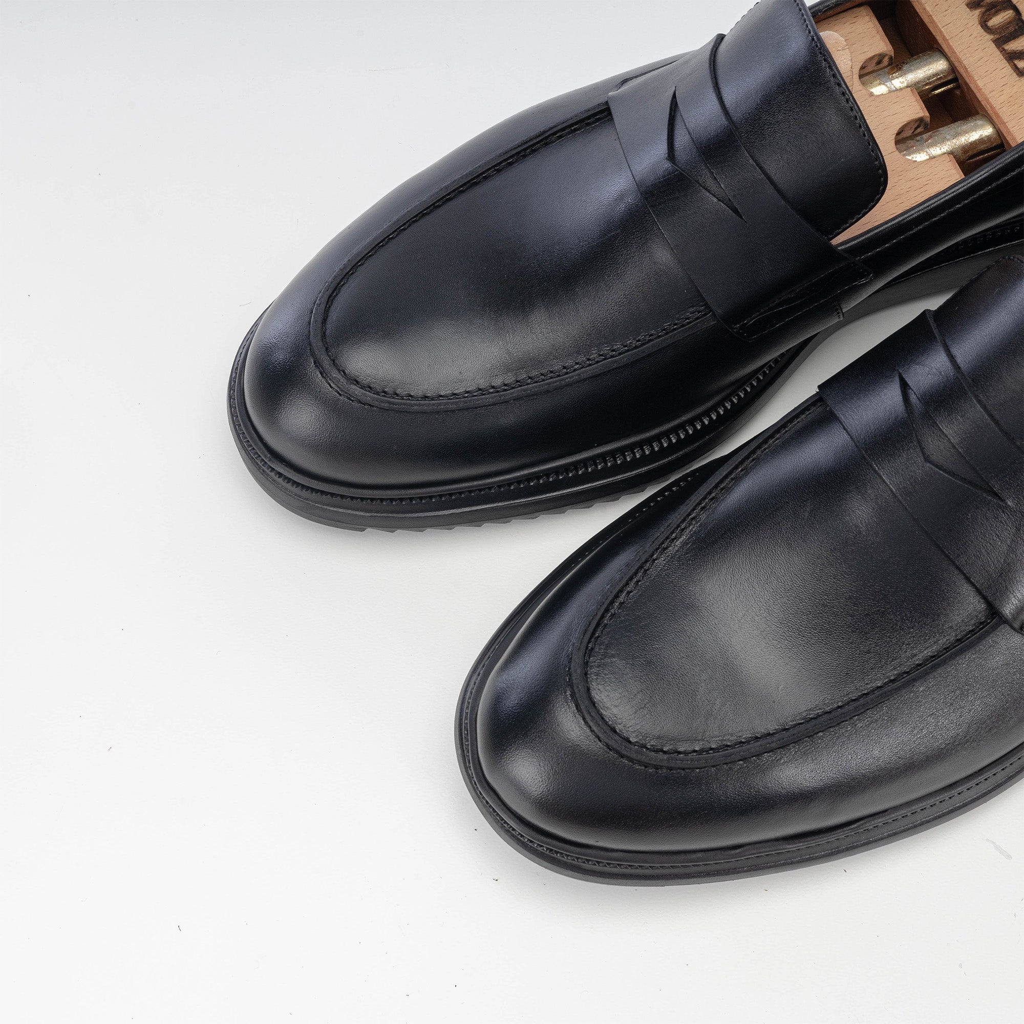 Volzak 5229 chaussure en cuir noir