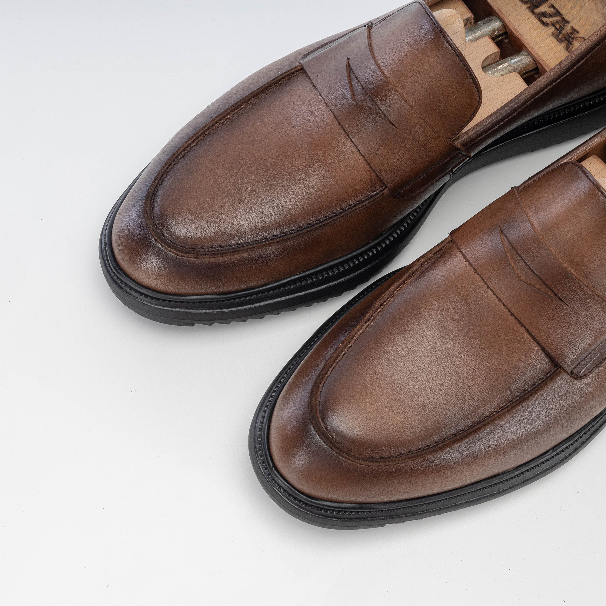 Volzak 5229 chaussure en cuir marron vintage