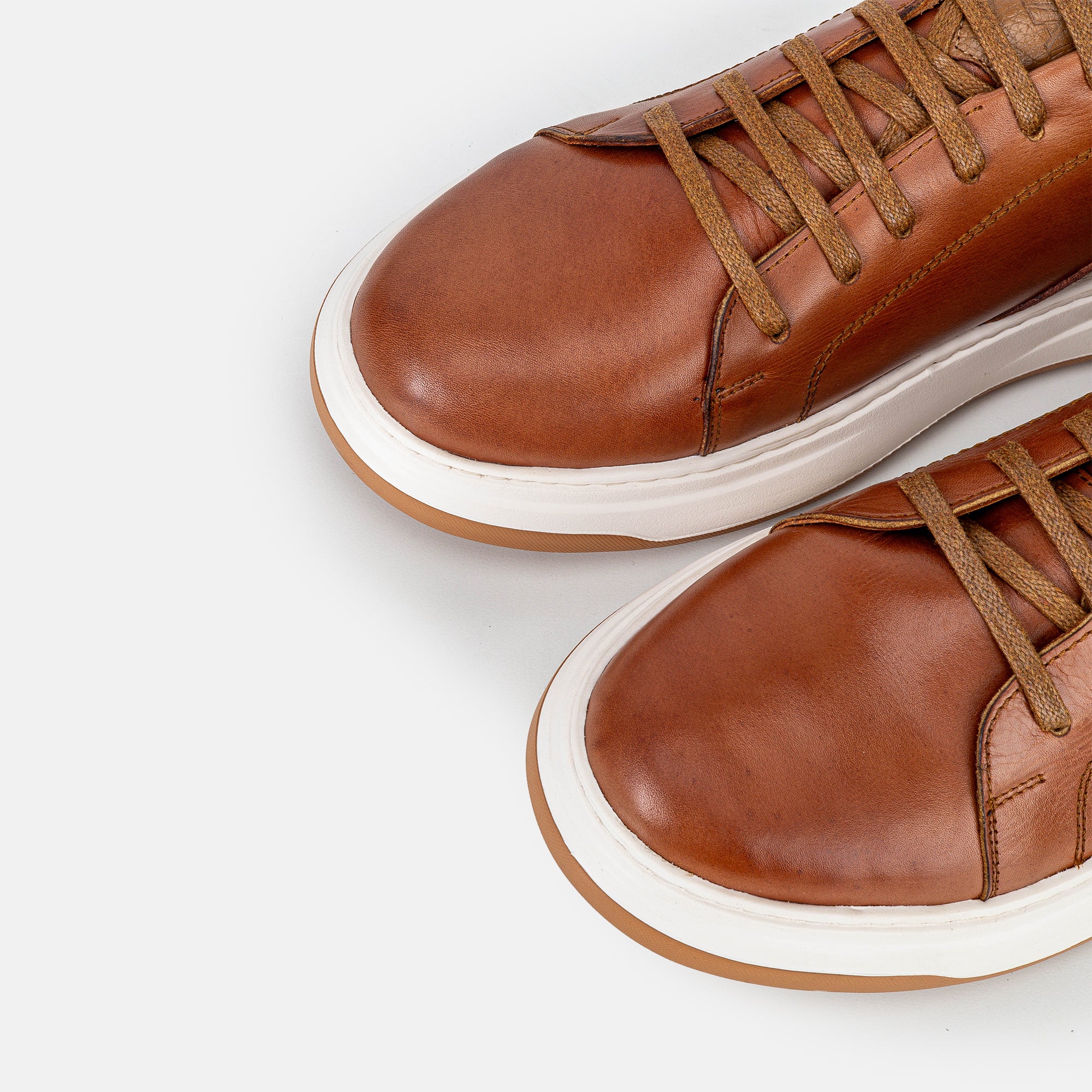 Volzak 6092 basket en cuir Camel