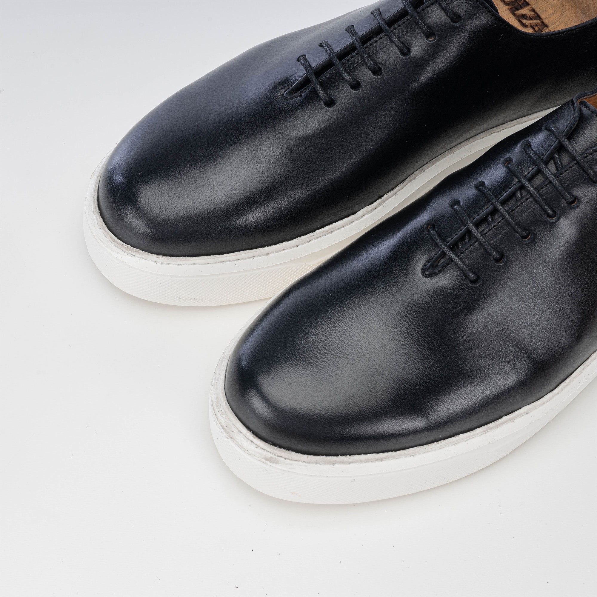 Volzak 5233 Basket en cuir noir