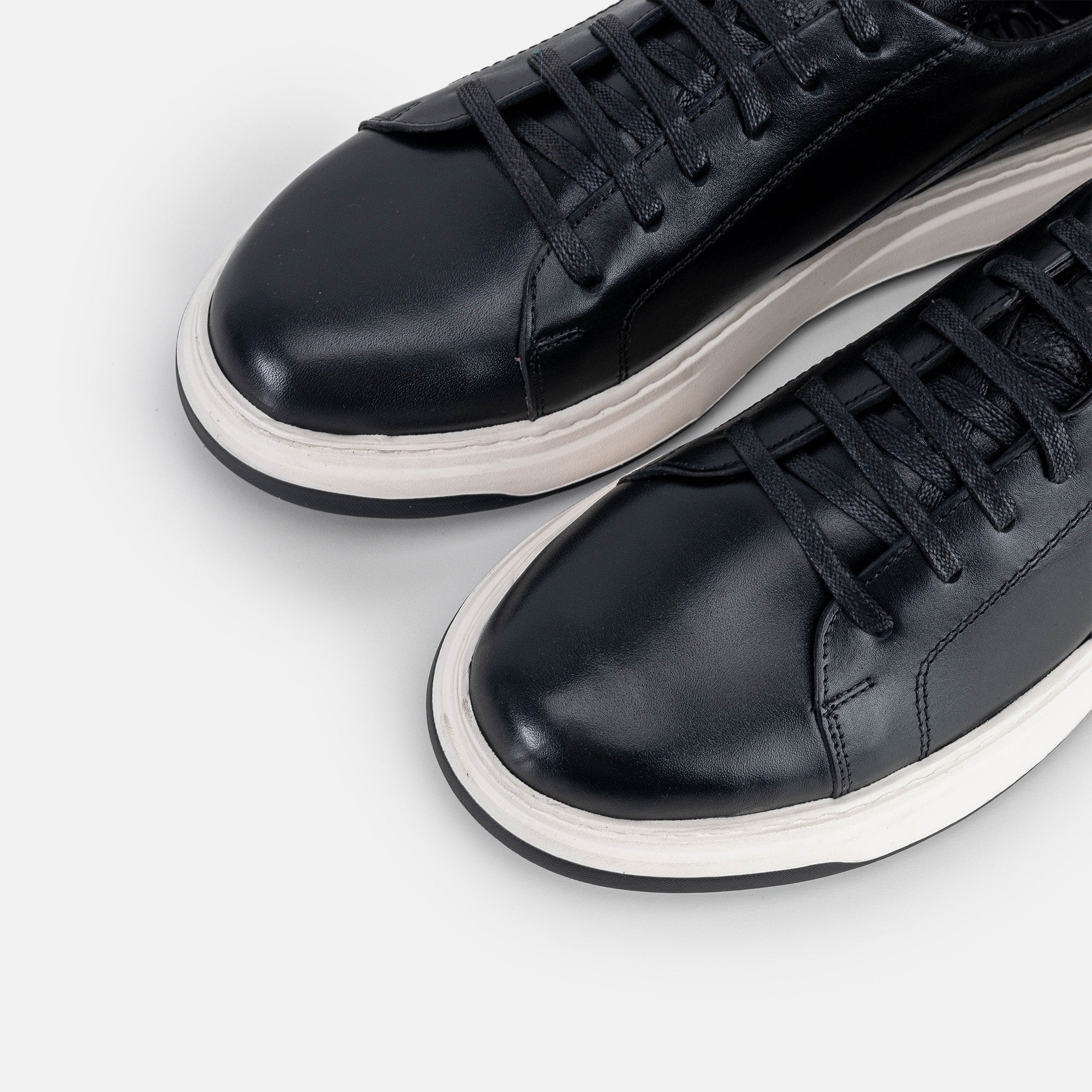 Volzak 6092 leather sneaker Black