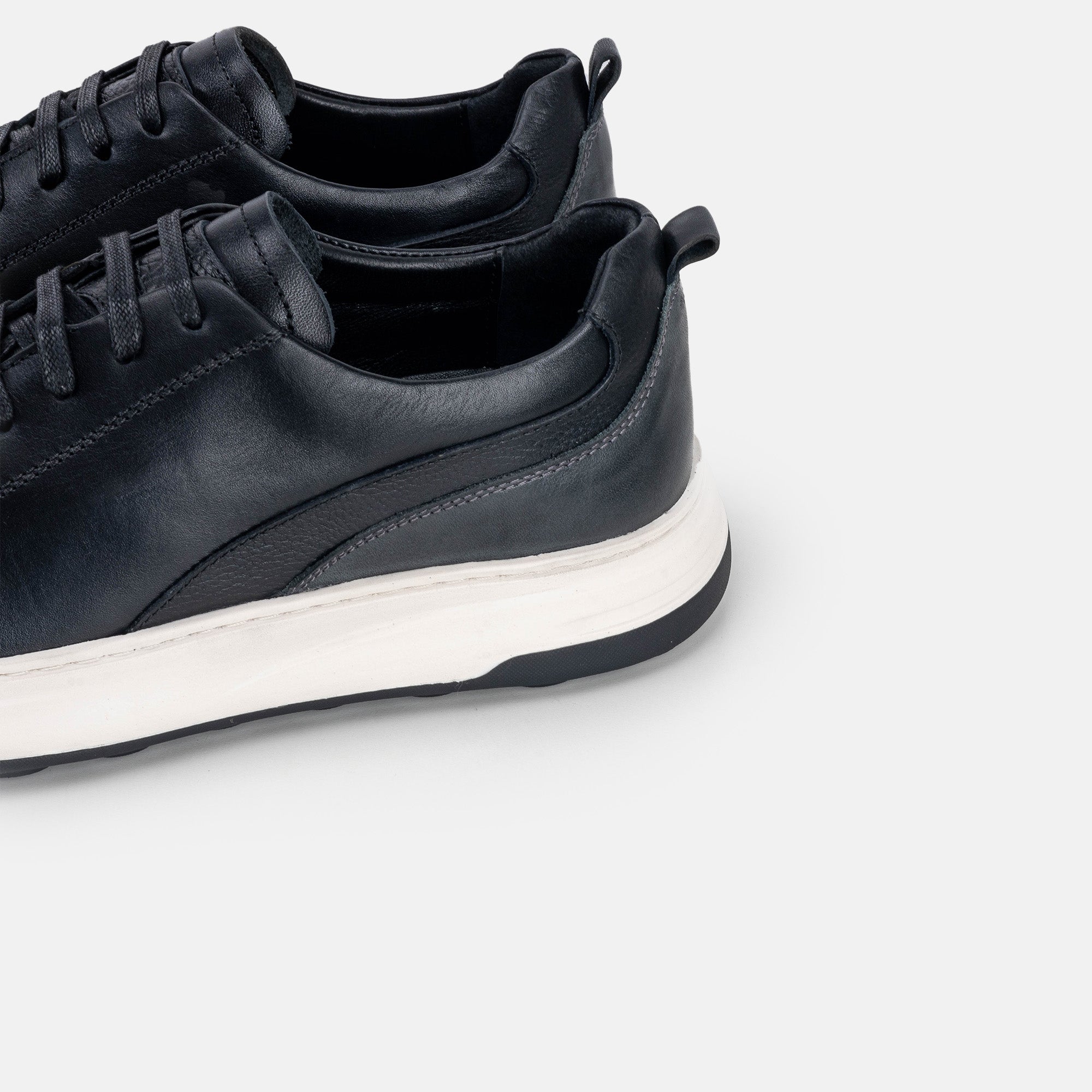 Volzak 6092 leather sneaker Black