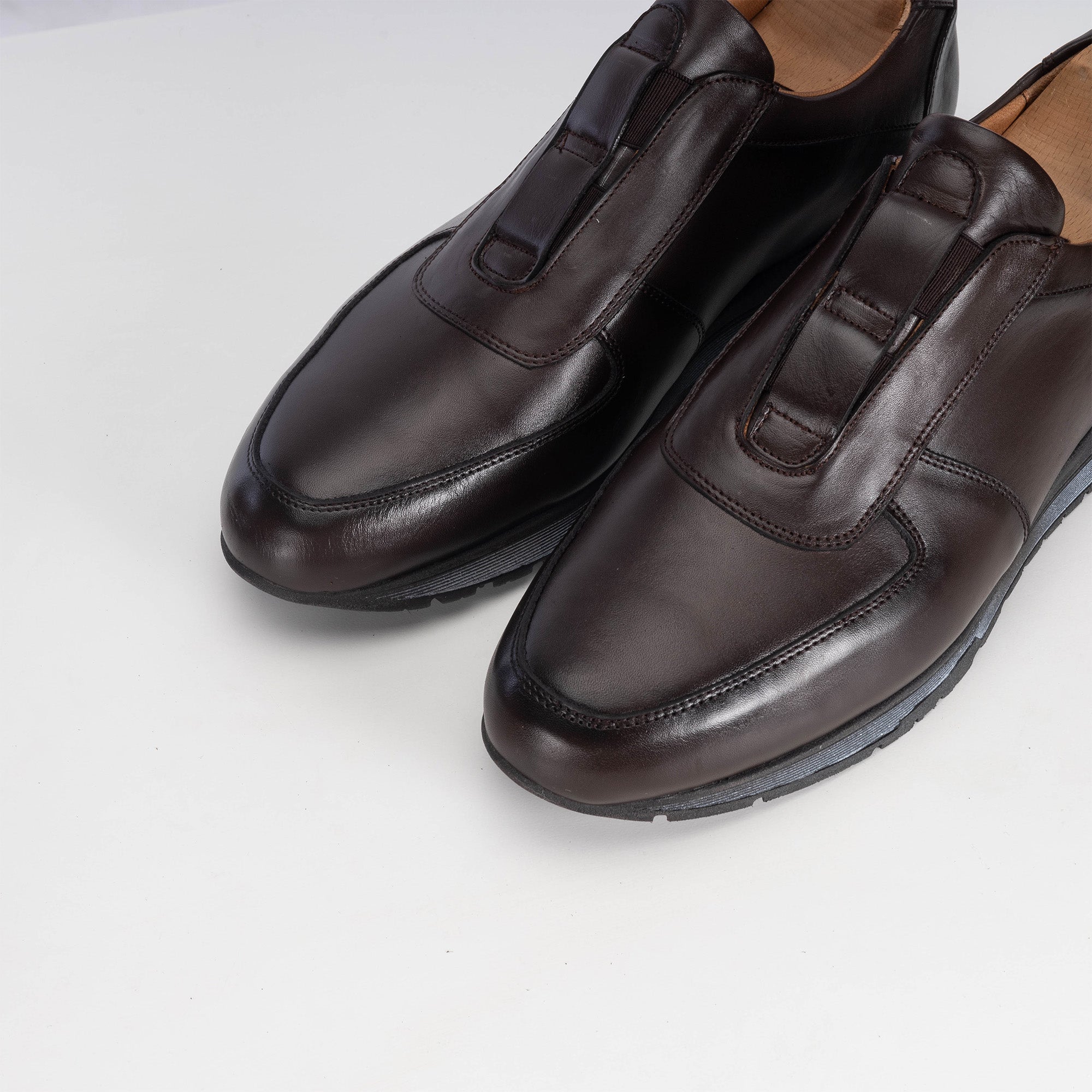 حذاء رياضي جلدي بني من فولزاك 5227