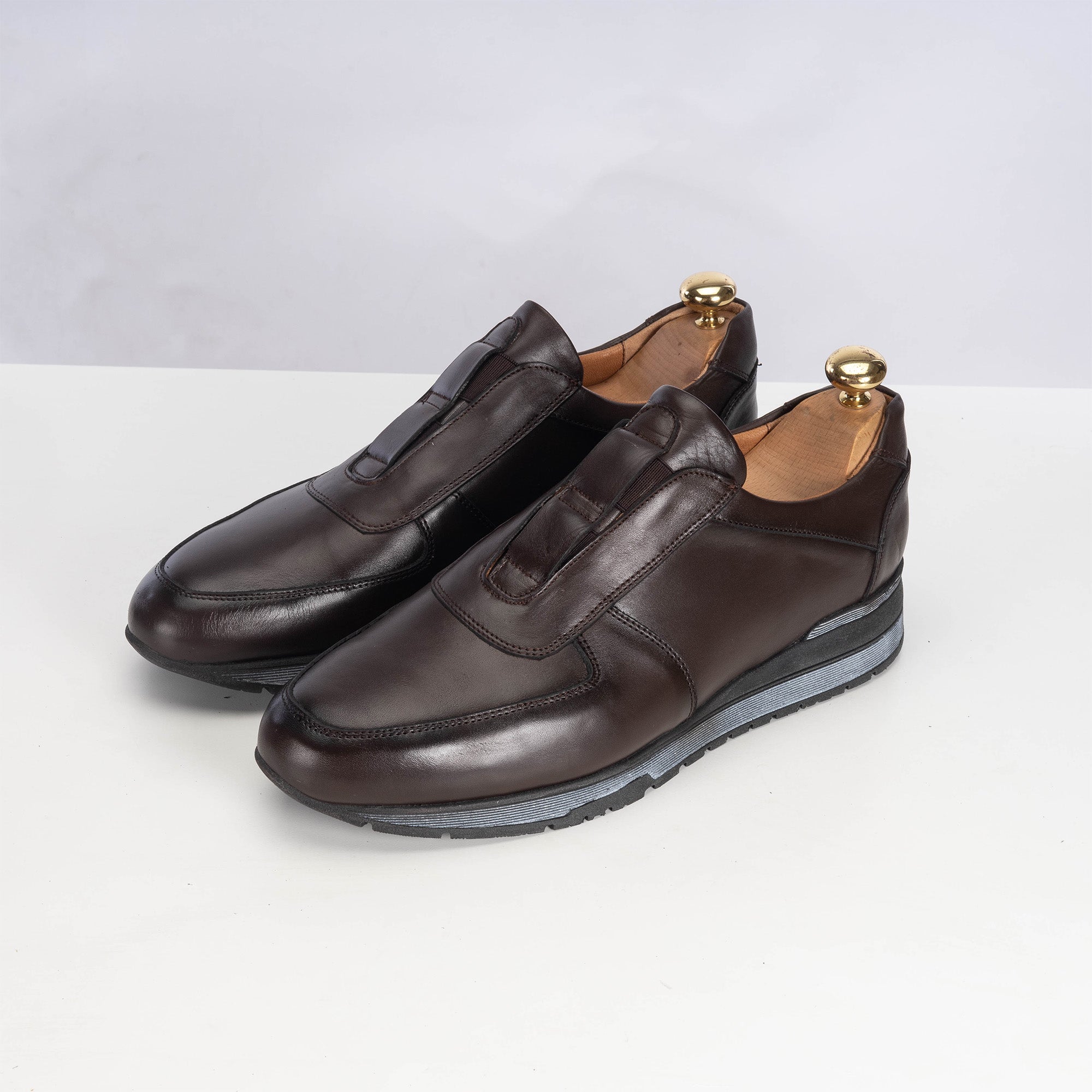 حذاء رياضي جلدي بني من فولزاك 5227