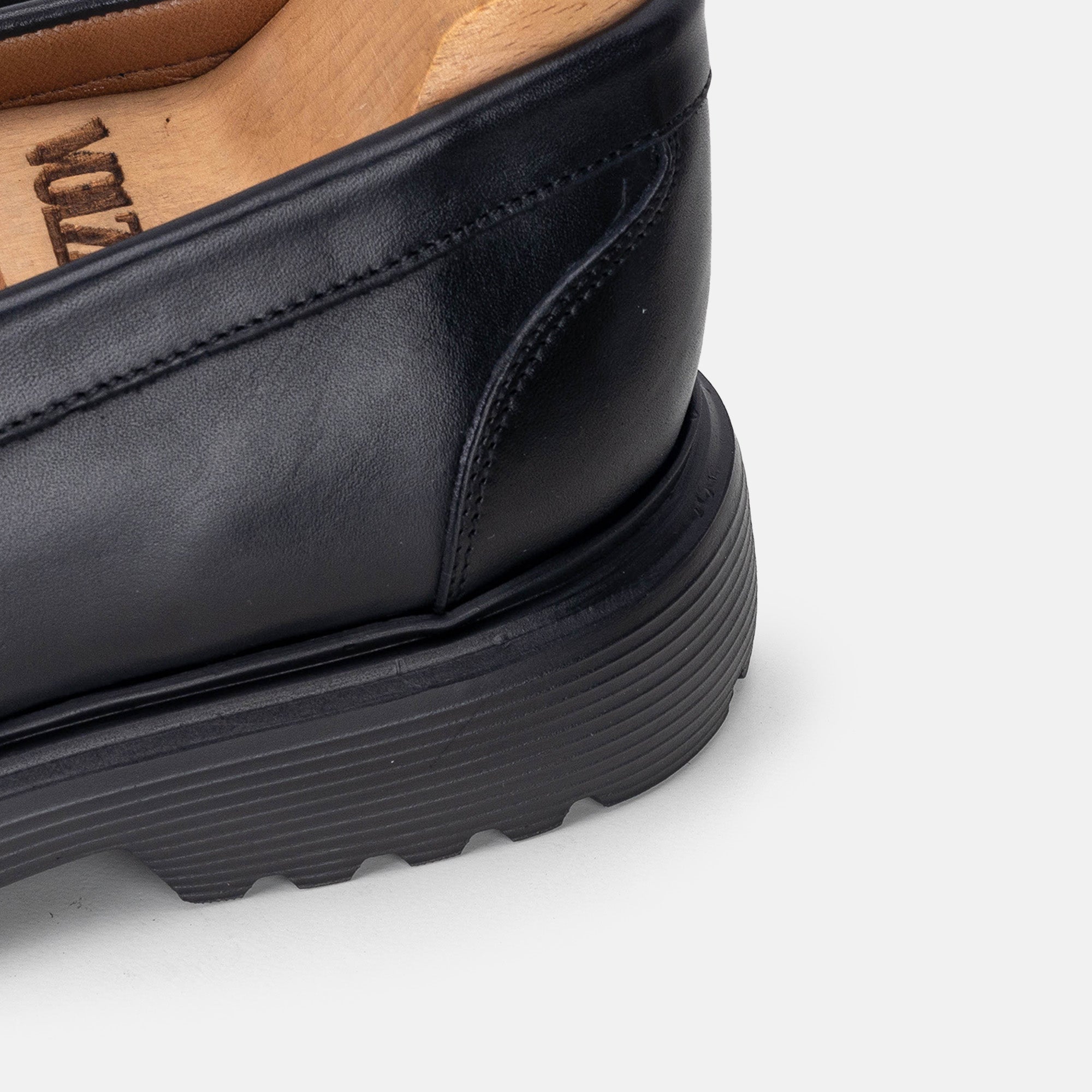 حذاء فولزاك 5308 جلدي أسود