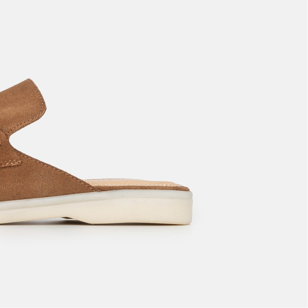 Volzak 0777 Mule en daim Camel