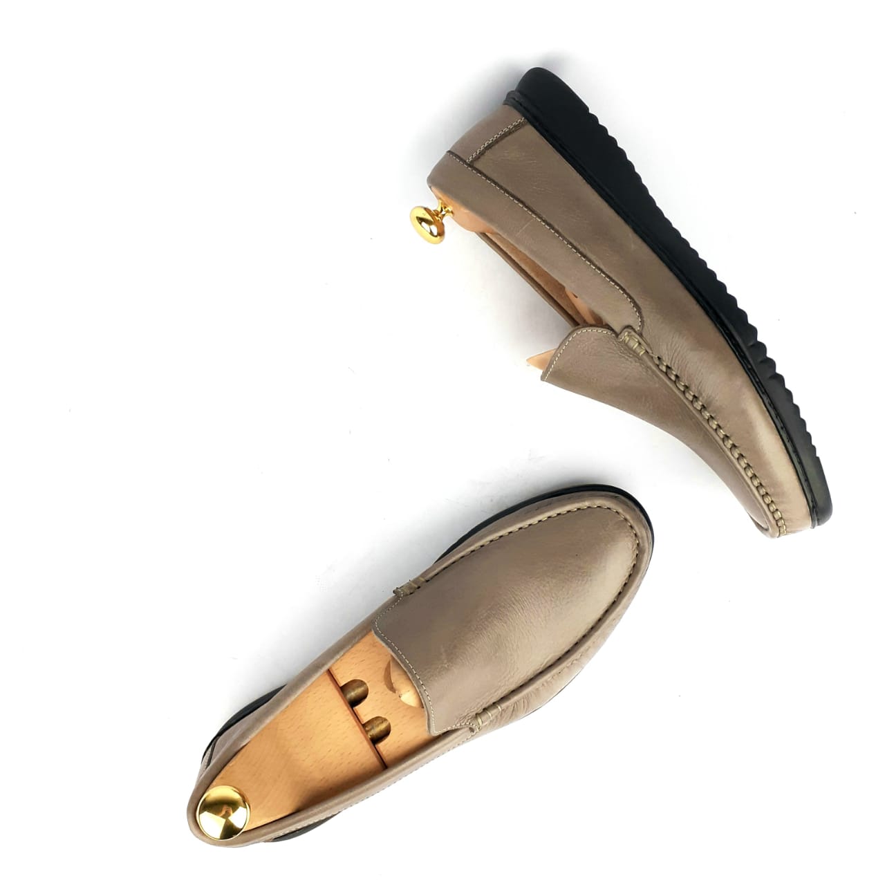 .105 Mocassin en cuir Taupe