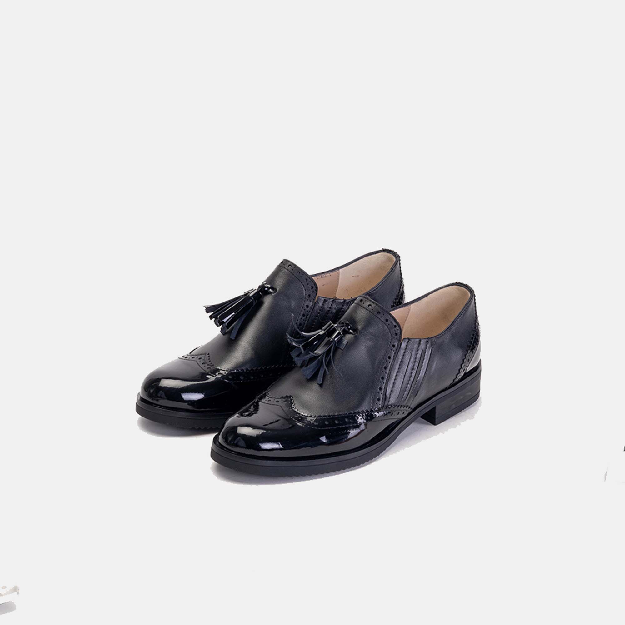 2074 chaussure en cuir vernis Noir