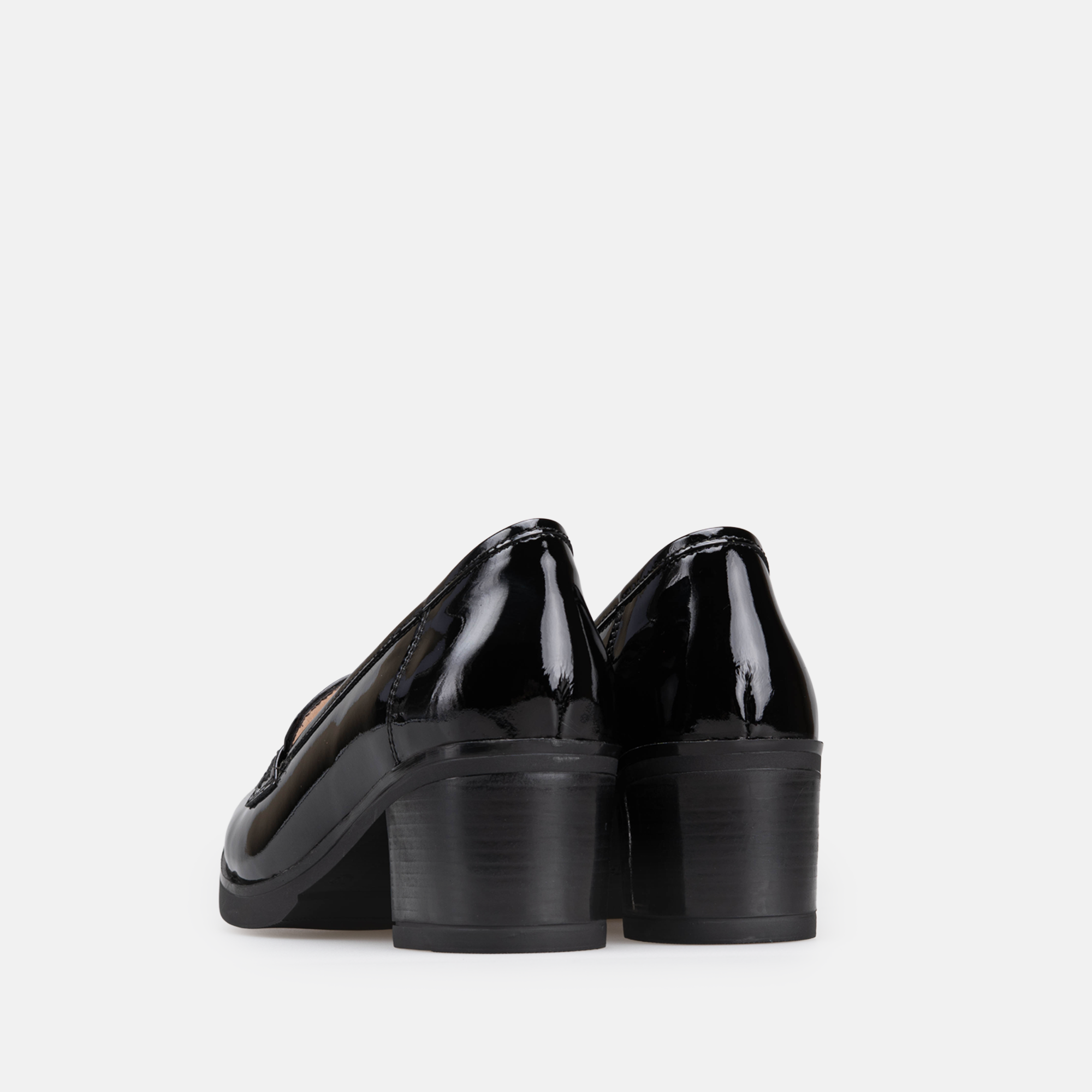 ''806 black patent leather shoe
