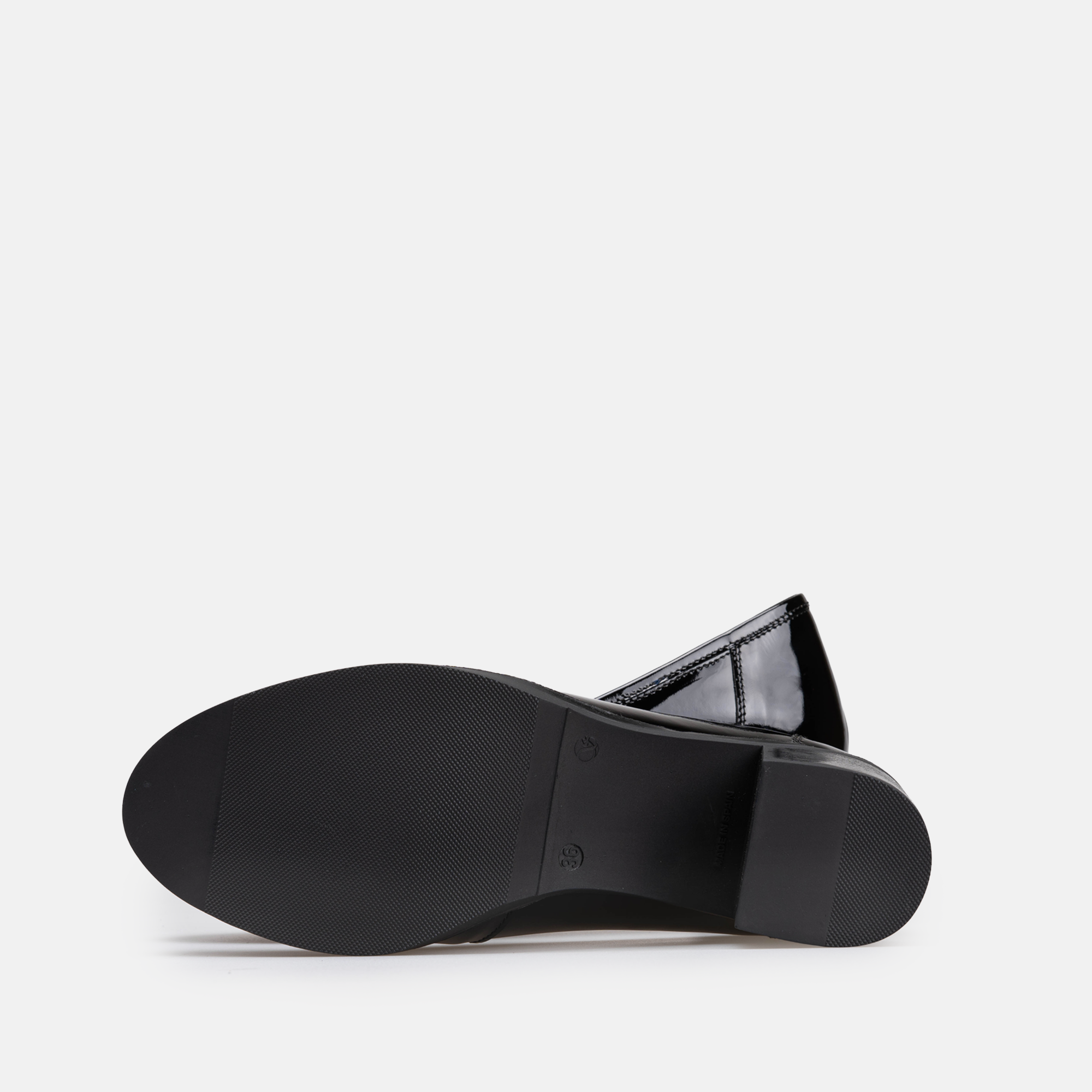 ''806 black patent leather shoe