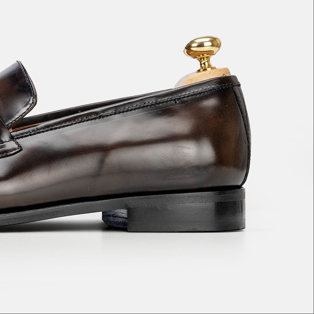 VOLZAK vintage brown leather loafer with a polished finish and wooden shoe tree insert, side profile view.