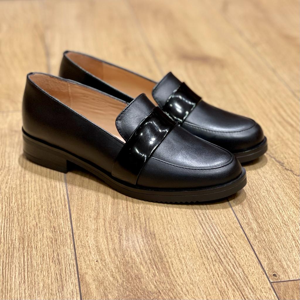 1075 Chaussure en cuir noir